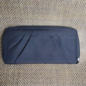 Travelon rfdi Women’sWallet. Very Good Used Condition.